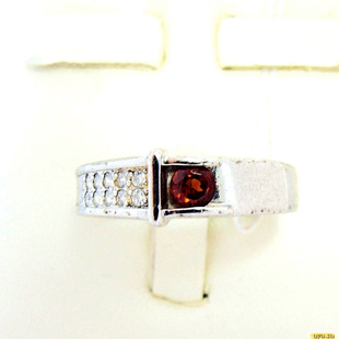 Серебряное кольцо-печатка (перстень), 925 пробы с гранатом, фианитом, 2200000288325