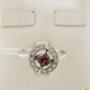Серебряное кольцо 925 пробы с гранатом, фианитом, 2200000286734