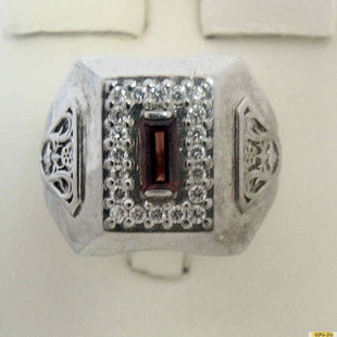 Серебряное кольцо-печатка (перстень), 925 пробы с гранатом, фианитом, 2200000326317