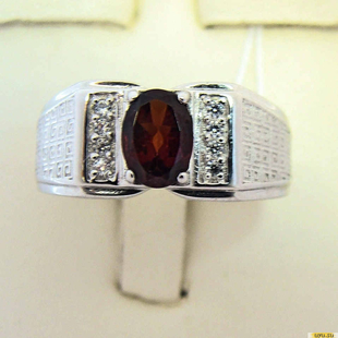 Серебряное кольцо-печатка (перстень), 925 пробы с гранатом, фианитом, 2200000406163