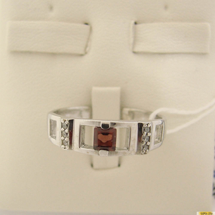 Серебряное кольцо-печатка (перстень), 925 пробы с гранатом, фианитом, 2200000404008