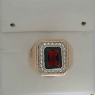 Золотое кольцо-печатка (перстень), 585 пробы с гранатом, фианитом, 2200000470966